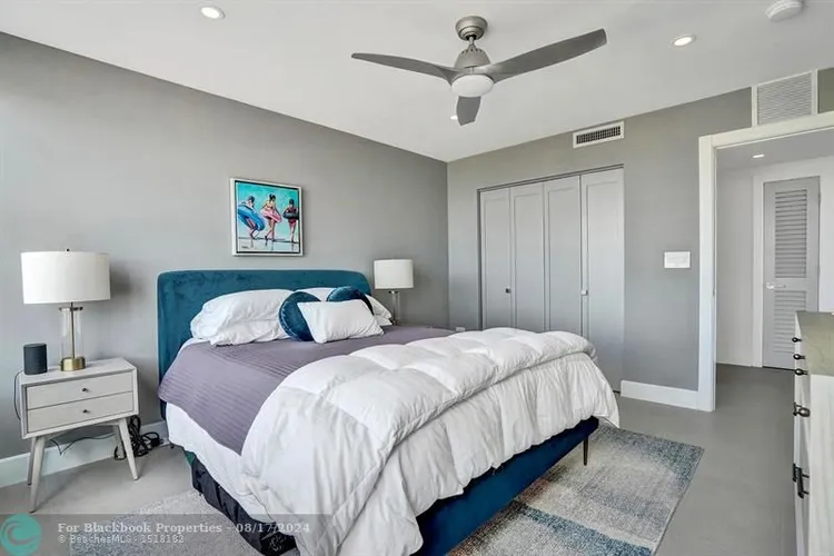 Hollywood Towers #1107 image #30