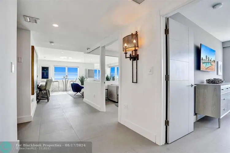 Hollywood Towers #1107 image #32