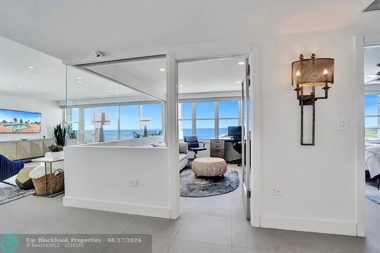 Hollywood Towers #1107 image #33