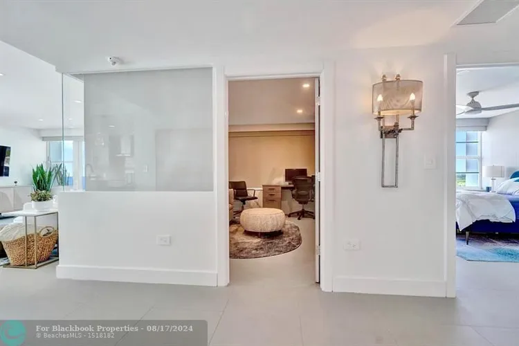 Hollywood Towers #1107 image #34