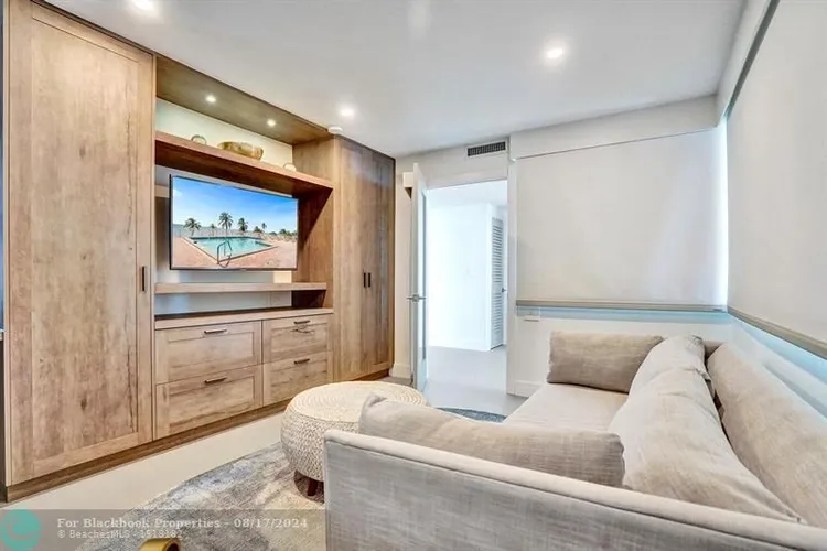 Hollywood Towers #1107 image #38