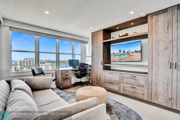 Hollywood Towers #1107 image #39