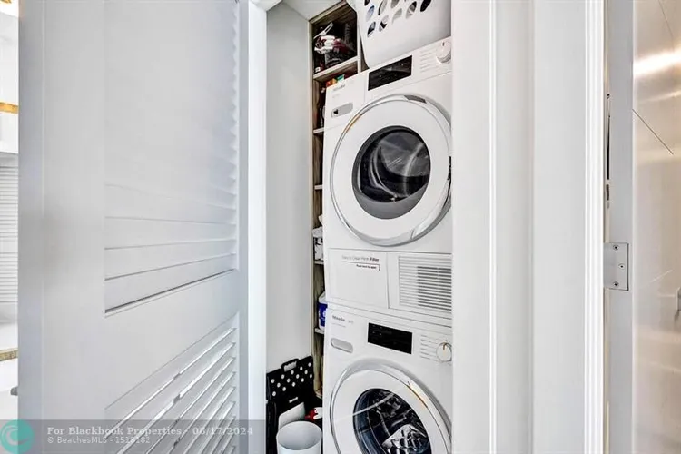 Hollywood Towers #1107 image #40