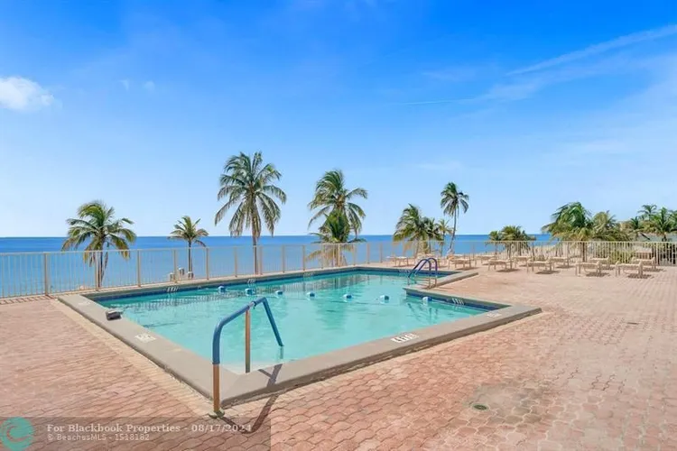 Hollywood Towers #1107 image #43