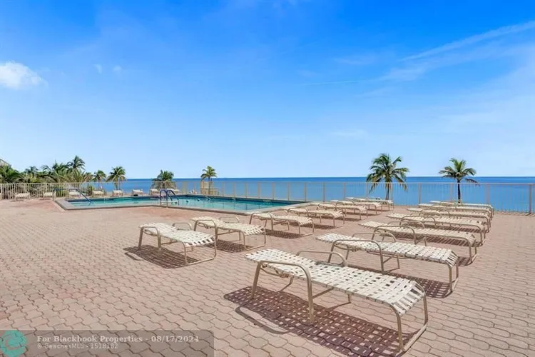 Hollywood Towers #1107 image #44