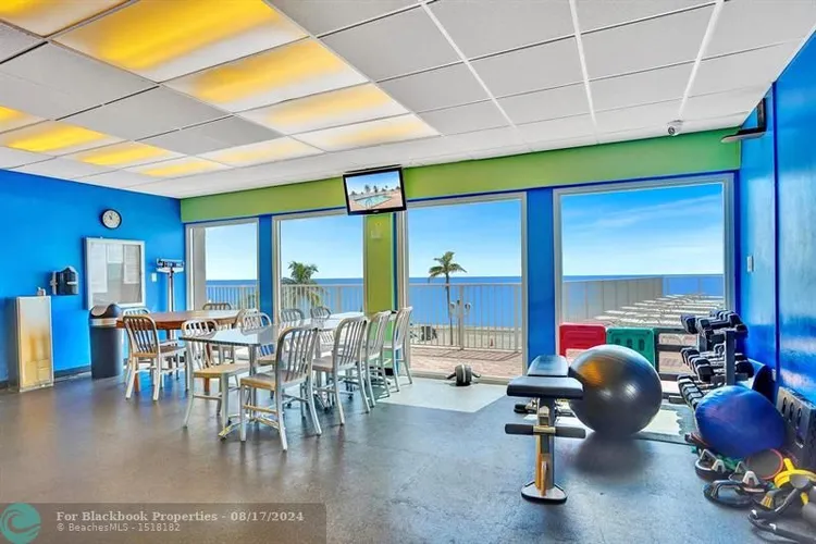 Hollywood Towers #1107 image #46