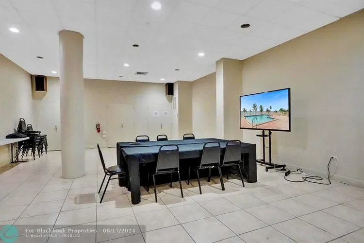 Hollywood Towers #1107 image #54