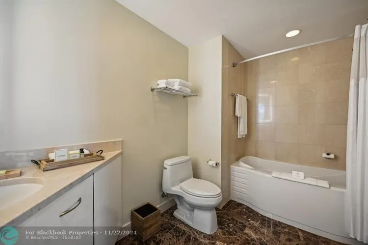 Hilton Q Club #602 image #9