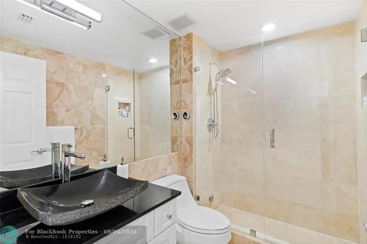 L'Hermitage North Tower #1809 image #17