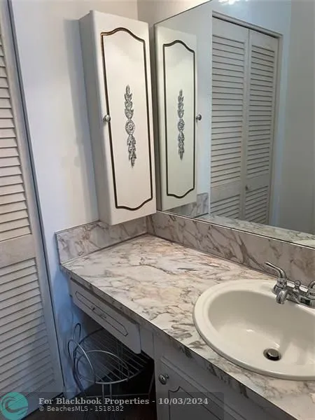 Imperial Towers #915 image #13