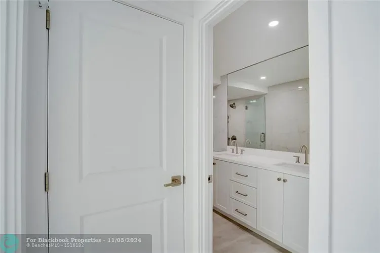 Vantage View #1901 image #20