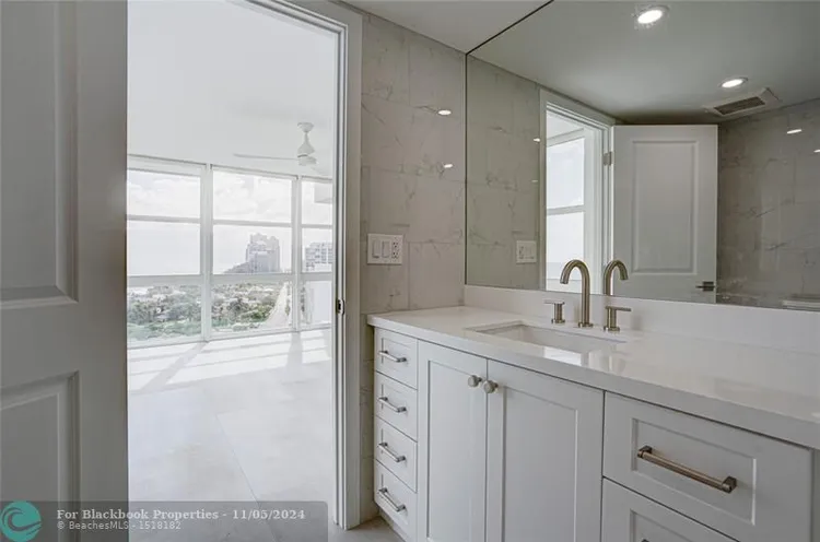 Vantage View #1901 image #32