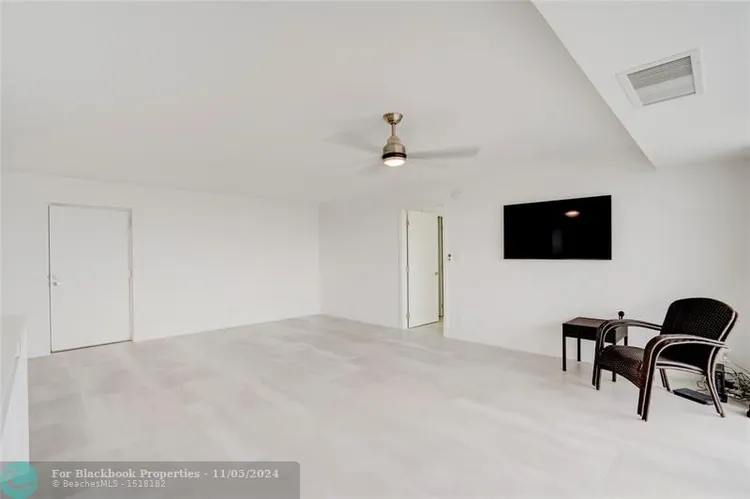 Vantage View #1901 image #8