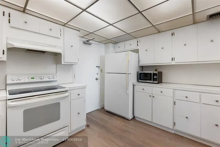 Riviera #1708 image #6