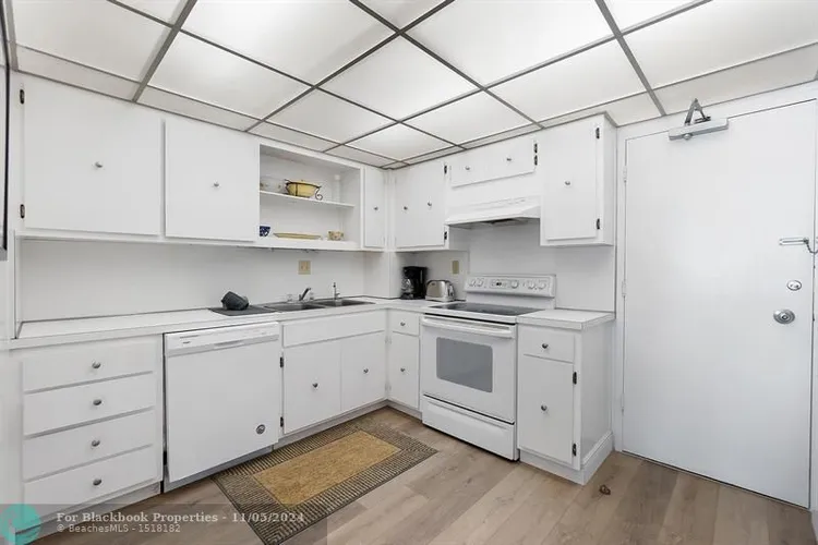 Riviera #1708 image #7