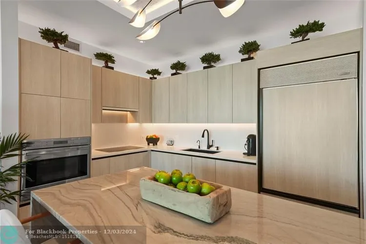 Paramount Bay #2706 image #10