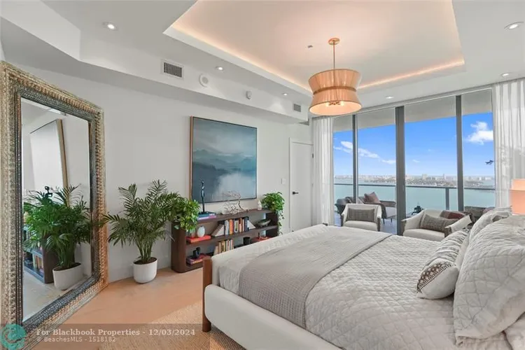 Paramount Bay #2706 image #20