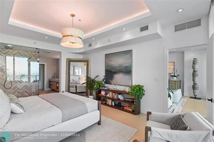 Paramount Bay #2706 image #22