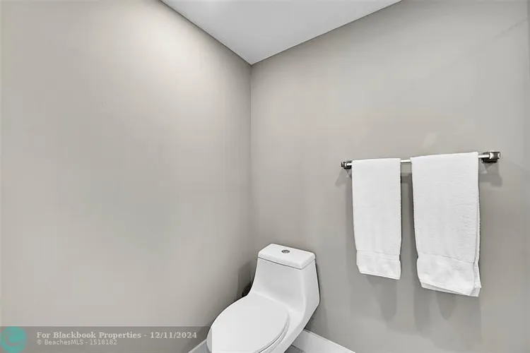 Ocean Manor #616 image #27