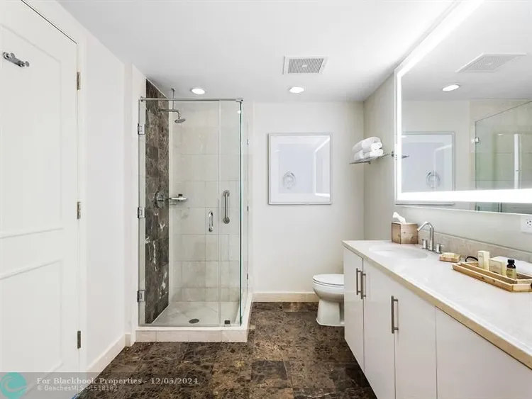 Hilton Q Club #705 image #10