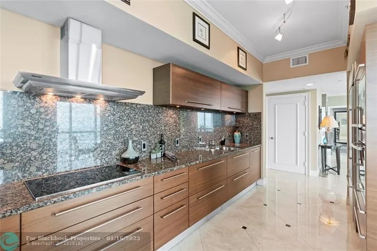 Las Olas Beach Club #2507 image #10