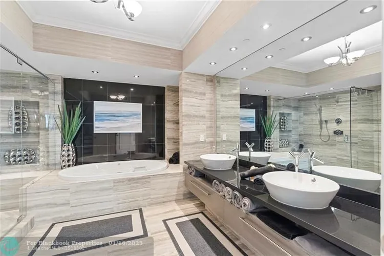 Las Olas Beach Club #2507 image #16