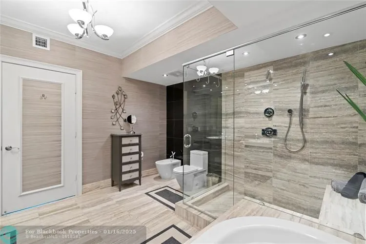 Las Olas Beach Club #2507 image #17