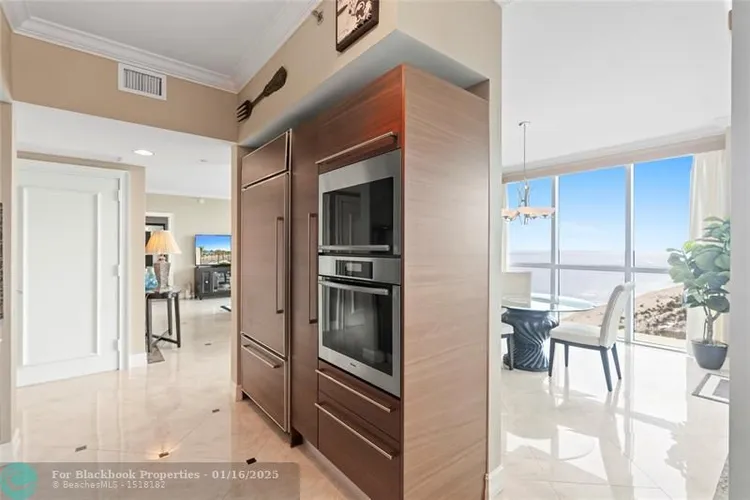 Las Olas Beach Club #2507 image #9
