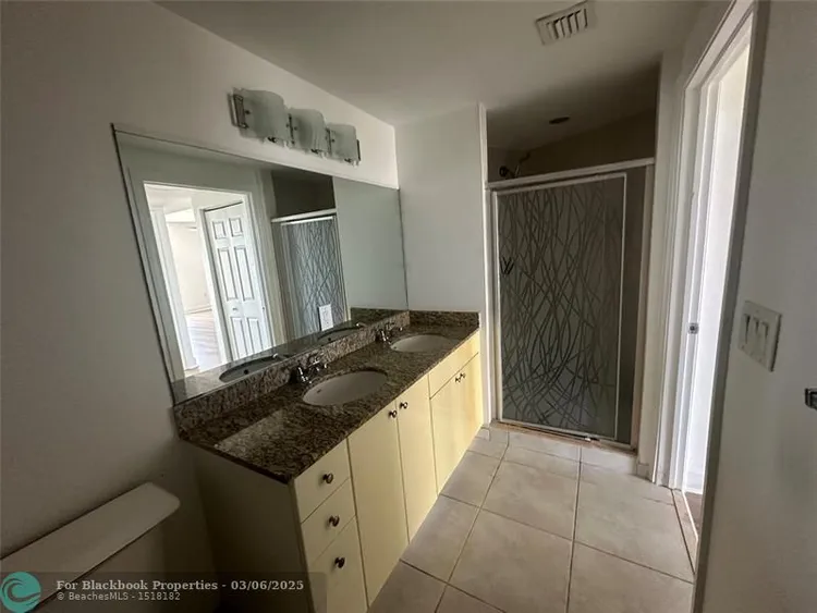 Radius #724 image #7