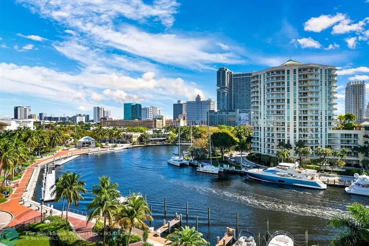 Symphony Towers #902-S image #32