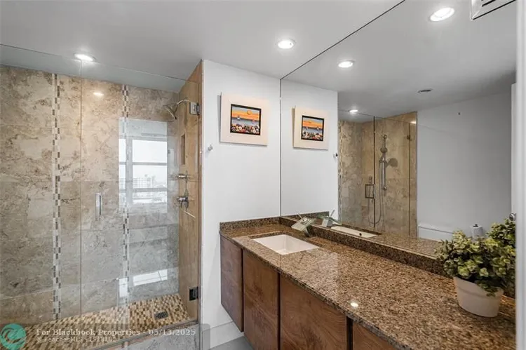 Vantage View #1209 image #26