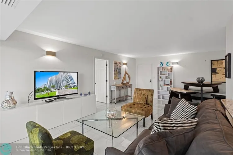 Vantage View #1209 image #51