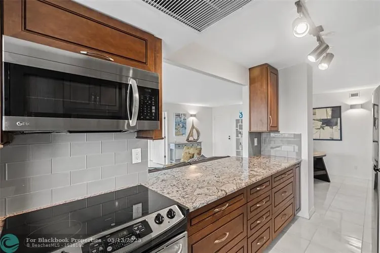 Vantage View #1209 image #9