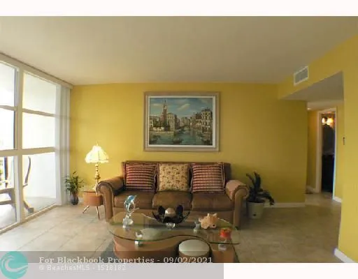 200 Leslie Condo #510 image #6