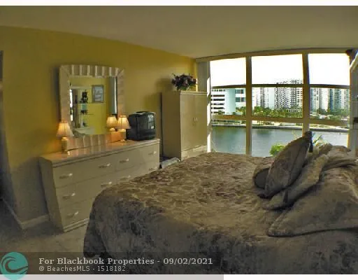 200 Leslie Condo #510 image #8