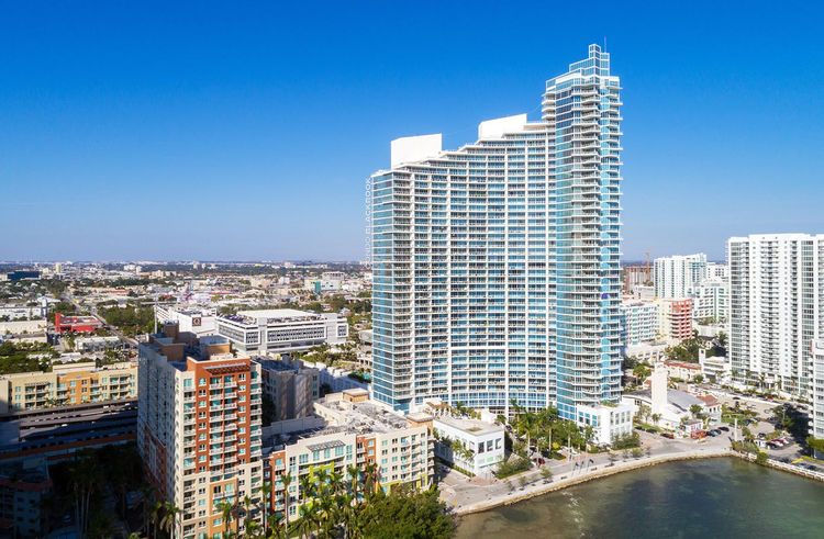 Paramount Bay image #2
