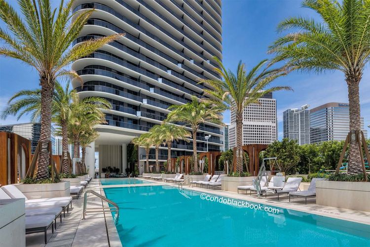 SLS Lux Brickell image #32