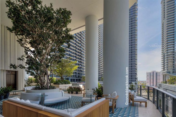 SLS Lux Brickell image #35
