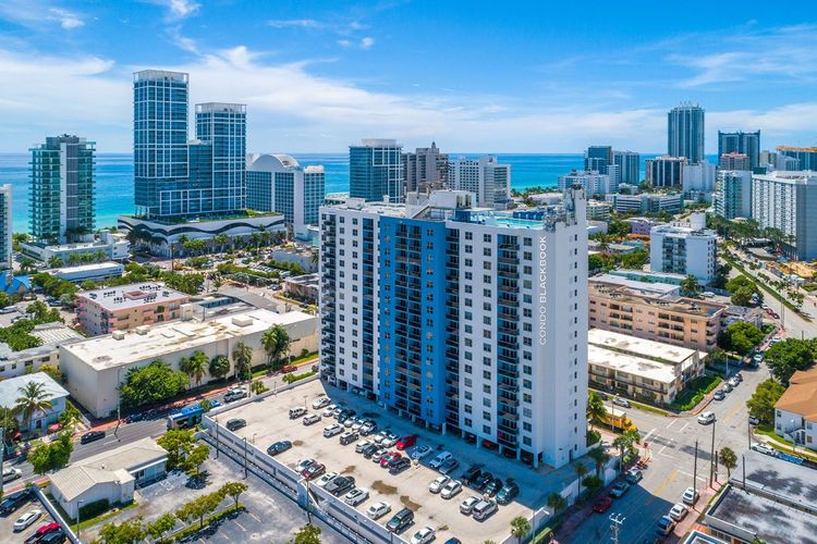 401 Blu Condo image #1
