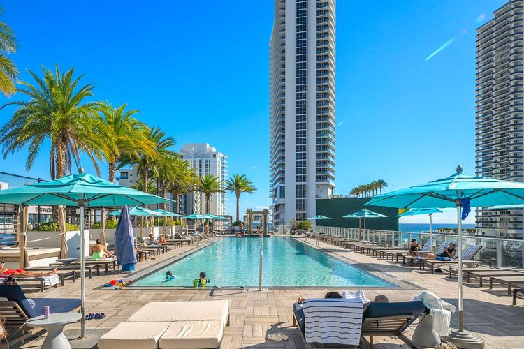 Hyde Beach House image #13