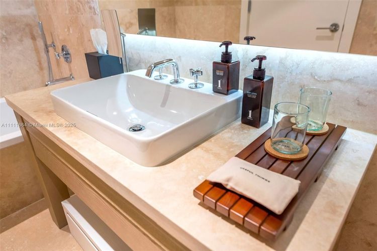 1 Hotel & Homes #906 image #10