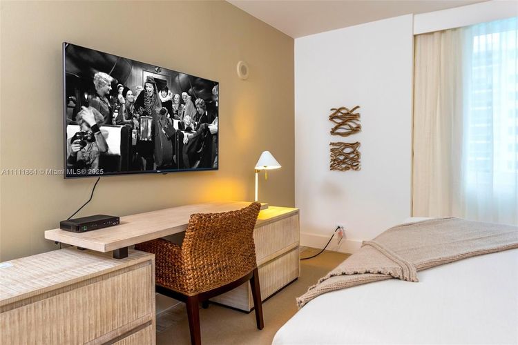 1 Hotel & Homes #906 image #6