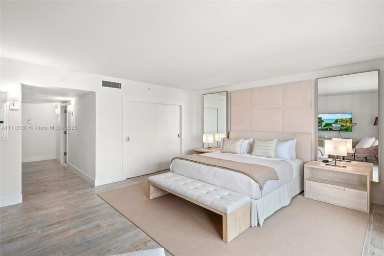 1 Hotel & Homes #1219 image #7