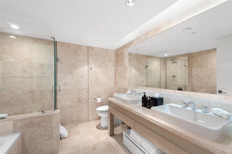 1 Hotel & Homes #1219 image #8