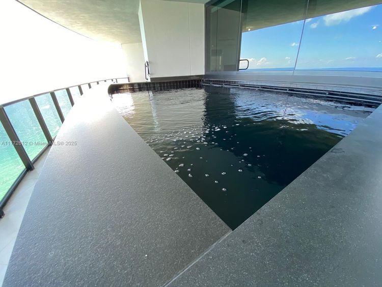 Porsche Design Tower #2905 image #7