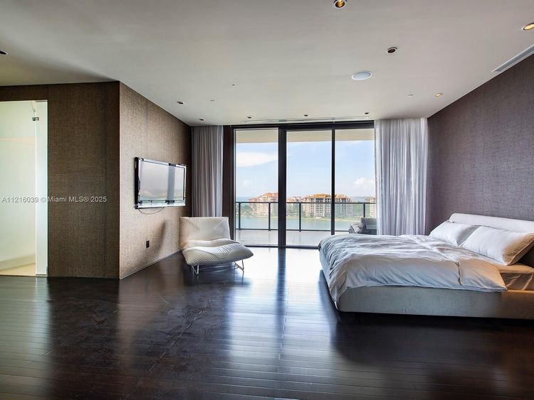 Apogee #1204 image #15