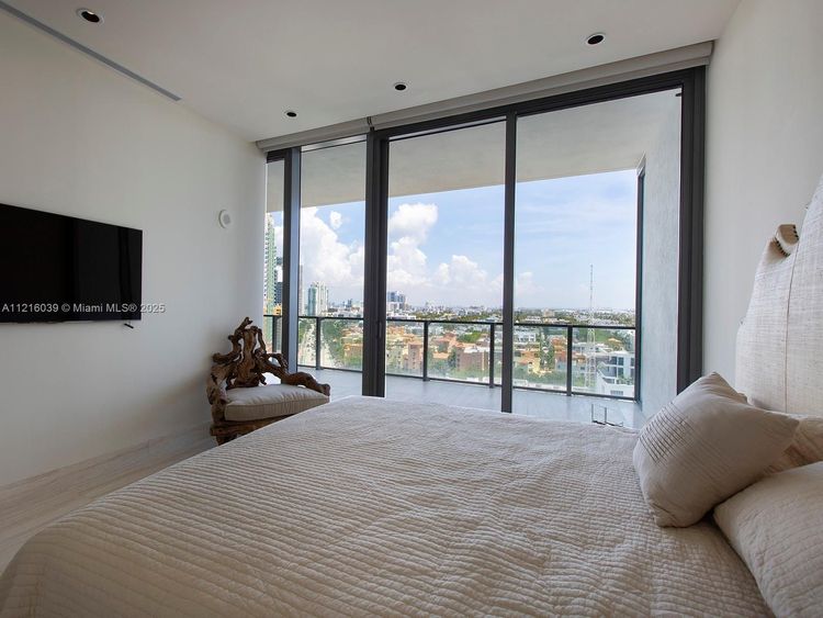 Apogee #1204 image #26