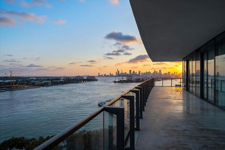 Apogee #1204 image #43