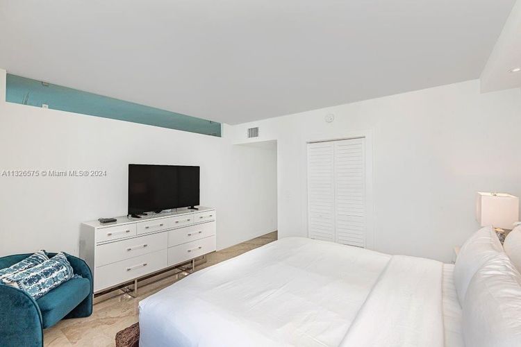 Roney Palace #1117 image #11