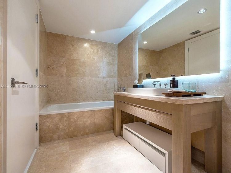 1 Hotel & Homes #1006 image #12